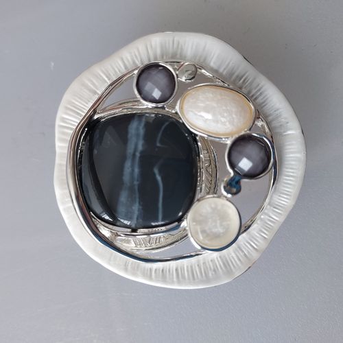 Round Abstract Magnetic Brooch Black